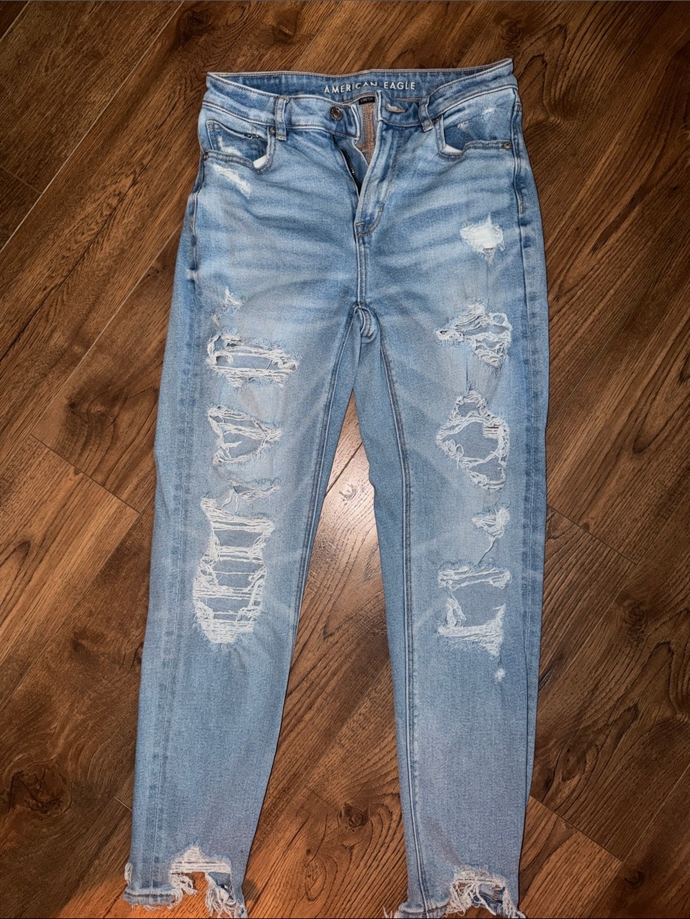 American Eagle Outfitters Women’s High Rise Mom Jean